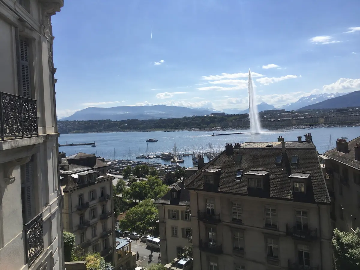 Vue de Genève et du lac Léman pour illustrer la recherche d’un appartement
